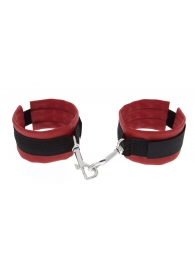 Красно-чёрные полиуретановые наручники Luxurious Handcuffs - Blush Novelties - купить с доставкой в Волжском