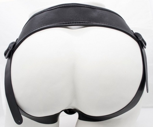 Реалистичный фаллоимитатор с мошонкой на трусиках Харнесс - 16,5 см. - LOVETOY (А-Полимер) - купить с доставкой в Волжском